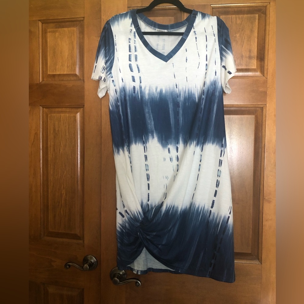 Women’s dress, XL, blue/white, 95% Rayon 5 % Spandex never worn